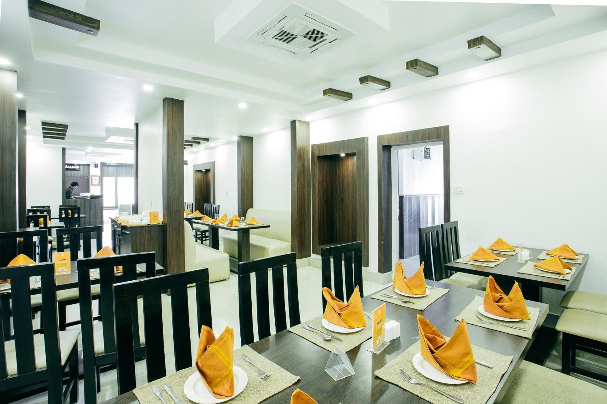 Oyo 11474 Gangaur Regency Boutique Hotel Catmandu Exterior foto