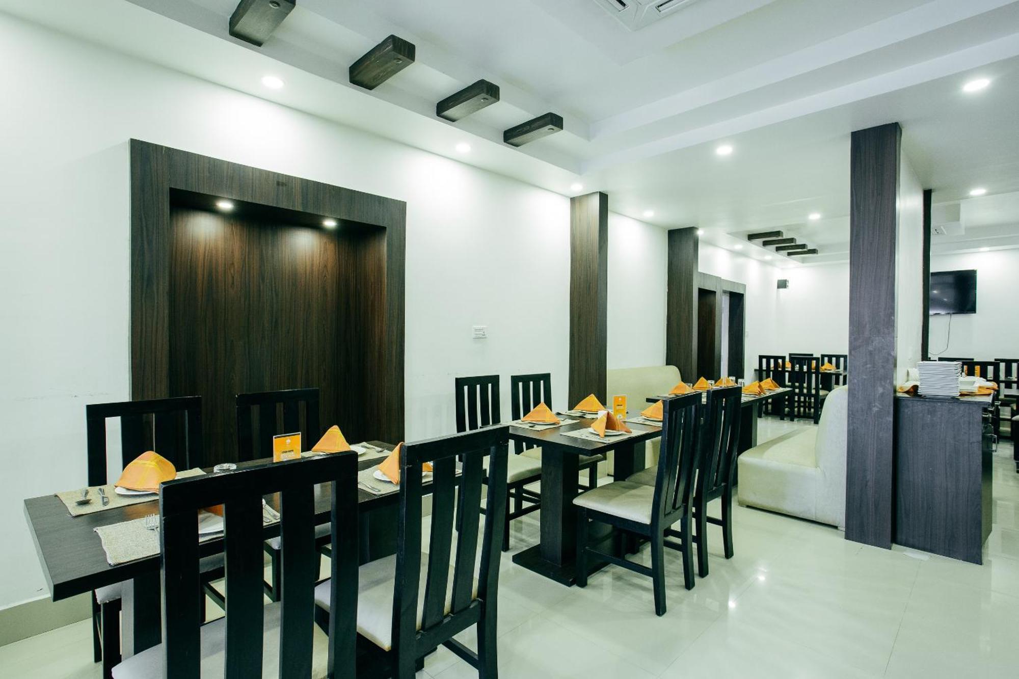 Oyo 11474 Gangaur Regency Boutique Hotel Catmandu Exterior foto